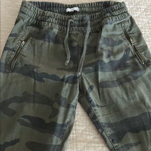 TNA Women’s Camo Green Jogger Pants excellent condition - Size: SMALL